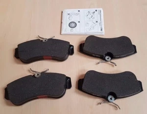 Nissan Genuine Primera Almera 4 x Front Brake Pads D1060-BM40A - Braking Pad Set - Picture 1 of 2