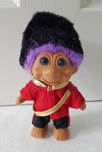 VINTAGE TROLL - BRITISH PALACE GUARD BEEFEATER LONDON - 1991 TNT - PURPLE HAIR - Picture 1 of 10