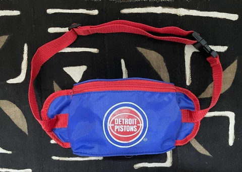 Vintage DETROIT PISTONS Logo Fanny Pack Zip Pouch Purse Bag NBA Basketball #1 Cover