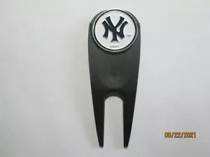 Golf/ New York Yankee Double Sided Ball Marker with Divot Tool - New!! - Picture 1 of 2
