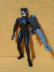 CATWOMAN SELINA KYLE BATMAN RETURNS ACTION FIGURE WITH TASER GUN KENNER - Picture 1 of 6