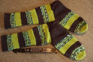 handgestrickte Socken Grau-Grün gestreift, Größe 38/39 - Bild 1 von 2