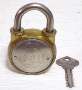 Vintage 7-11 PadLock With Key Very Good Looking & Working Condition MADE IN USA - Picture 1 of 3