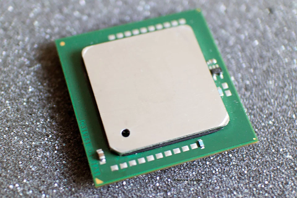 INTEL SL72C XEON 2GHz Socket 604 Prestonia Processor CPU - Immagine 1 di 1