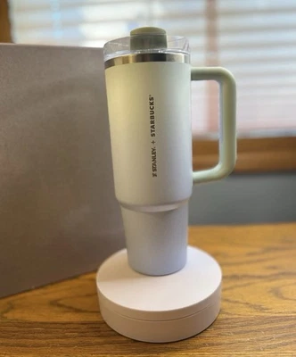 Starbucks + Stanley Quencher | 40 oz | Ombre verde/púrpura Japón Foto 1 de 4