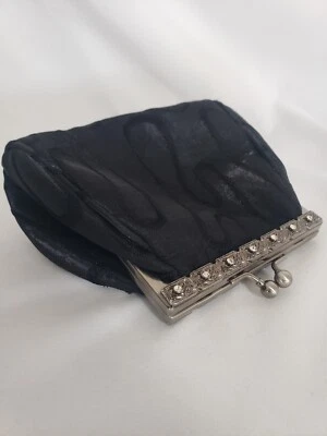 Bolso sin asas de metal vintage negro satinado Kisslock fiesta noche cadena bandolera Foto 1 de 4