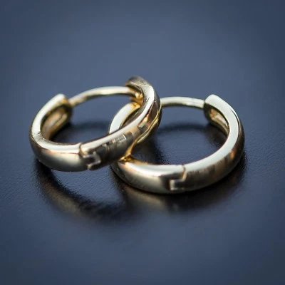 Pendientes de aro Huggie pequeños enchapados en oro macizo de plata de ley 925 pura para hombre Foto 1 de 3