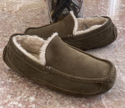 UGG ASCOT Men's Olive Suede Slipper Fur Loafers S/N1101110 Size 13 EUC, $185 - Image 1 of 4