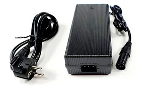 Alimentatore caricabatterie 42V 5A con XLR 3 pin per batteria 36V ioni di litio e-bike scooter - Foto 1 di 4