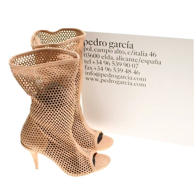 Botines Pedro Garcia NWB Yabella Peep Toe Tacón Alto Talla 38.5/8.5 Gamuza Beige EE. UU. Foto 1 de 4