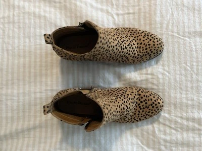 Женские сапоги на лодыжке с леопардовым принтом Pierre Dumas размер 8 с боковой молнией  - Изображение 1 из 4