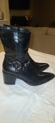 Botas Cesare Paciotti de cuero para mujer Foto 1 de 4