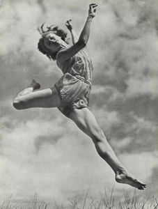 1930s Original ANDRE STEINER Fashion Model Lisa Fonssagrives Jump Photo Gravure - Afbeelding 1 van 1