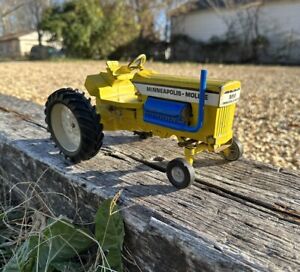 MIGHTY MINNIE Ertl Minneapolis Moline 1/16 diecast Toy Tractor