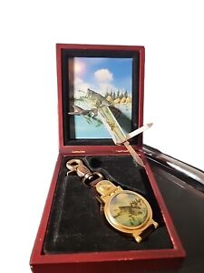 Vintage goldfarbene Bass Angeln Taschenuhr im Etui mit Kette plus Taschenmesser