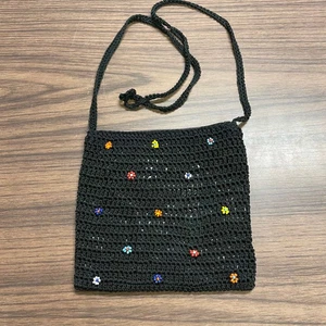 Borsa donna all'uncinetto - 7 pollici per 7 pollici - nera con fiori di perline - usata in ottime condizioni - Foto 1 di 6