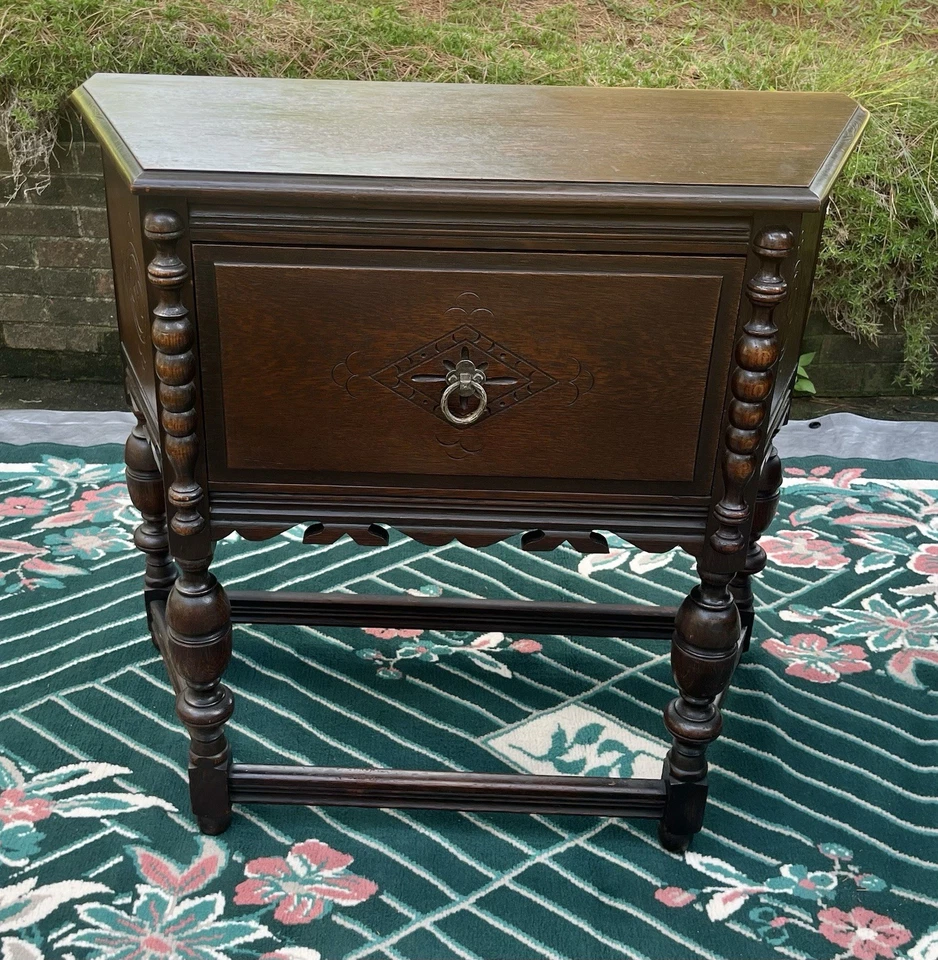 Mesa auxiliar/servidor de roble romano tallado gótico renacimiento jacobeo años 30/40 Tomlinson Foto 1 de 4