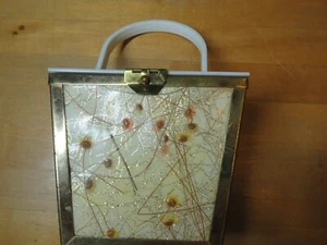 Cartera de Noche Lucite Cuadrada Mármol Años 50 De Colección Bolso de Mano Cerradura Dorado Texturizado En muy buena condición - Imagen 1 de 9