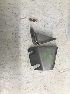 22J24 1997 POLARIS SLT 780  EXHAUST MOUNT    1060118    5240702 SET - Image 1 of 4