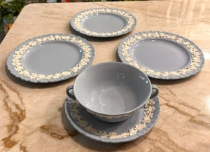5-teiliges Set Wedgwood geprägte Creme auf Lavendel Muschelrand Queen's Ware Salat - Bild 1 von 12