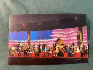 VINTAGE WALT DISNEY WORLD HALL OF PRESIDENTS  POSTCARD - Picture 1 of 1