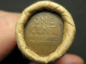 💰COIN SALE💰 ONE OLD LINCOLN PENNY ROLL 1909 VDB/1909-P WHEAT CENT END LOT #1L - Picture 1 of 2