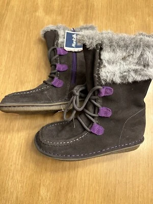 Clarks Niñas Gris Imitación Gamuza Botas Forradas de Vellón Medio Pantorrilla Mocasín Corazones talla 1 Foto 1 de 4