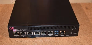 Check Point Quantum 3600 Network Security Firewall Appliance QB-1 8GB 240GB SSD - Afbeelding 1 van 18