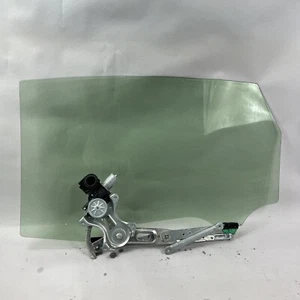 Toyota Prius V 4DR 2015-2017 Rh Passenger Rear Door Glass With Motor OEM - Picture 1 of 9