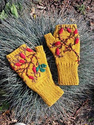 Luvas sem dedos tricotadas à mão com bordado rosa mosqueta – aconchegantes, exclusivas e - Imagem 1 de 4