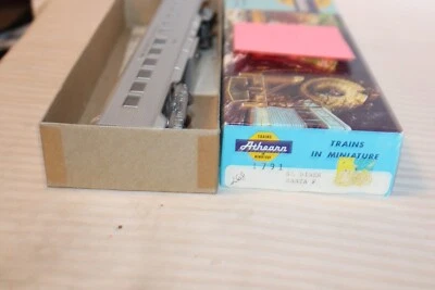 HO Scale Athearn, Diner Passenger Car, Santa Fe, Silver, #268 - 1791  Built - Image 1 of 4