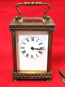 Antiguo Reloj Carruaje Francés Latón con Cara Porcelana y Llave Original Funcionando - Imagen 1 de 18