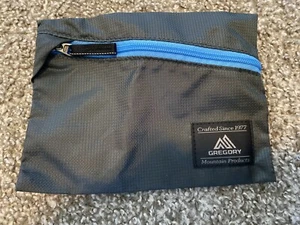Gregory Mountain Products Pouch grigio con cerniera blu nuovo senza etichetta - Foto 1 di 5