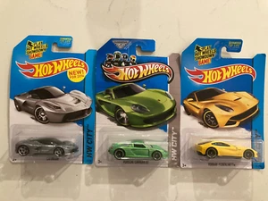Hot Wheels HW City LaFerrari, Porsche Carrera GT & Ferrari F12 (Lot of 3) - Picture 1 of 7