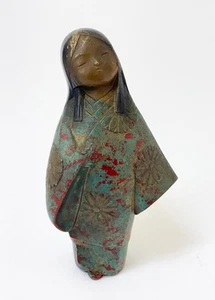 FIGURA OKIMONO JAPONESA DE METAL FUNDIDO DE COLECCIÓN ESTATUA DE NIÑA NIÑA FIRMADA - Imagen 1 de 15