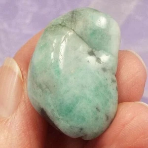 Emerald crystal tumble stone 12.1g SN44656 - Picture 1 of 4