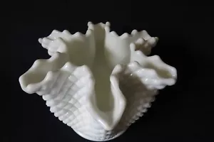 Jarrón Westmoreland inglés Hobnail vidrio de leche prensado florero rosa de seis puntas - Imagen 1 de 12
