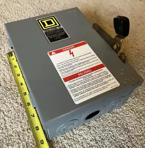 Interruptor de seguridad Square D General Duty D221N 30 amp 240v fusible interior 2 polos - Imagen 1 de 5