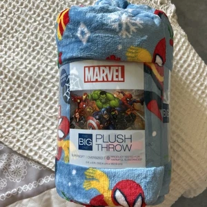 The Big One Marvel SPIDER-MAN Holiday Oversized Plush Throw Blanket 5ft x 6ft - Picture 1 of 3