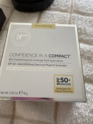 NIB IT COSMETICS ANTI-AGING ARMOUR REGENERALIVE CONCENTRATE FOUNDATION — Light - Image 1 of 3