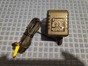 Plantronics UD090050C 45561-02 9V DC 500mA Power Supply AC Adapter - Picture 1 of 2