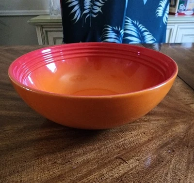 LE CREUSET 9.5" SERVING BOWL FLAME (VOLCANIC ORANGE) 2.2L 24cm EUC - Image 1 of 3