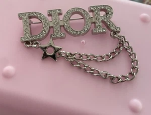 D Dangle Designer Brooches Pin For Clothes, Accessories, And Socks ￼ - Picture 1 of 1