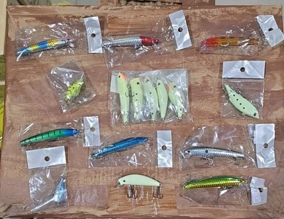 Surtido de 16 señuelos de pesca de agua superiores, ¡nuevos! Foto 1 de 4