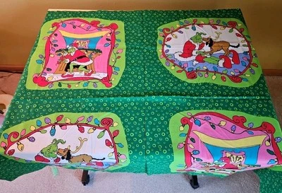 Tecido de Natal Dr Seuss Grinch 4 painéis de travesseiro Spring Industries 44x34 Papai Noel - Imagem 1 de 4