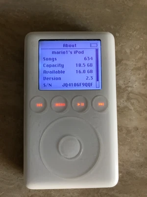 Rear iPod 3 Rd Generation in working condition and new battery + WireFire Charg - Image 1 of 4