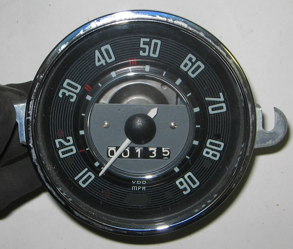 1968 Volkswagen Beetle VDO velocímetro 5.68 sem medidor de gás 113957023C VW reconstruído? - Imagem 1 de 4
