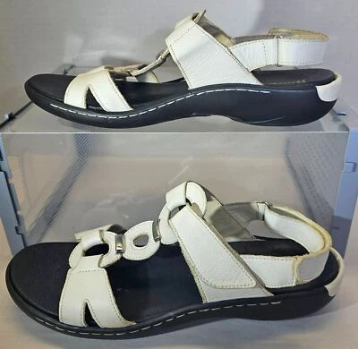 Sandálias femininas Rieker de couro branco com alças ajustáveis e detalhe de anel tamanho 11 - Imagem 1 de 4