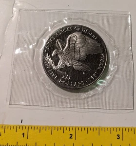1991 MARSHALL ISLANDS $5.00 DESERT STORM COMMEMORATIVE COIN - Picture 1 of 2