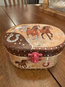 Cavallo danzante portagioie musicale forma ovale equitazione - Foto 1 di 10